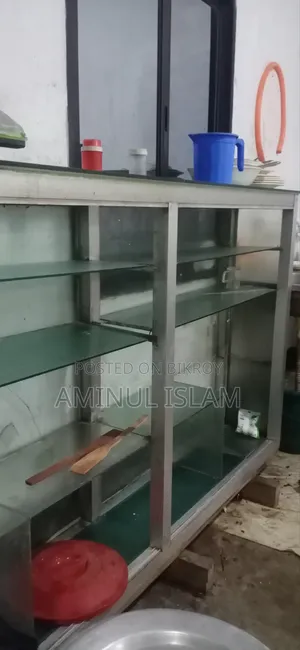 থাই অ্যালুমিনিয়াম এবং গ্লাসের ডিসপ্লে শোকেস র্যাক।