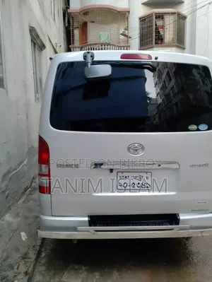 টয়োটা হাইএচ ২০১৭ সিলভার