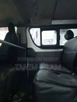 টয়োটা হাইএচ ২০১৭ সিলভার