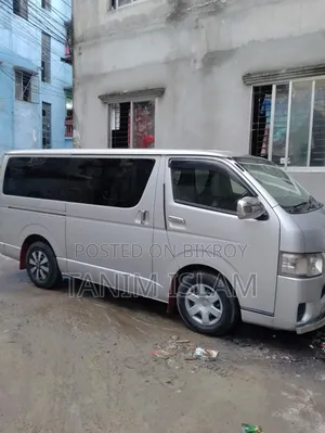 টয়োটা হাইএচ ২০১৭ সিলভার