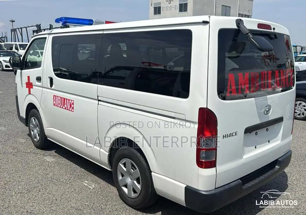 Toyota HiAce 2021 White