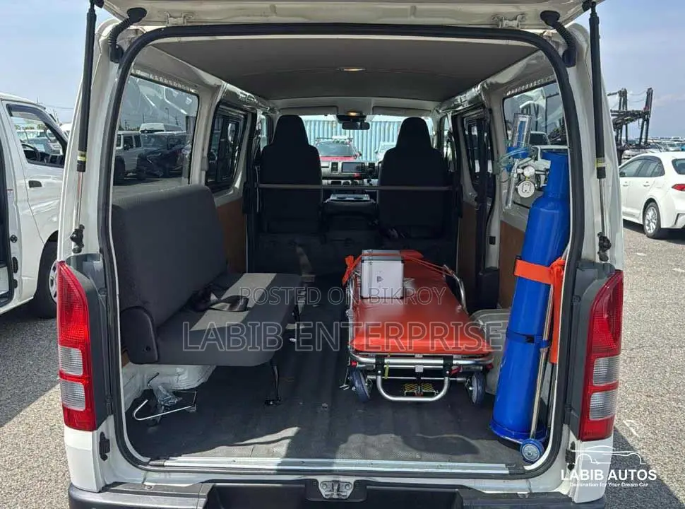 Toyota HiAce 2021 White