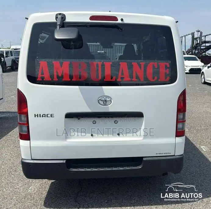 Toyota HiAce 2021 White