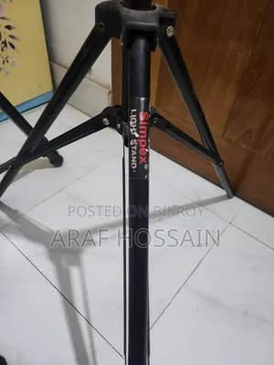 ট্রিপড এবং লাইট স্ট্যান্ড