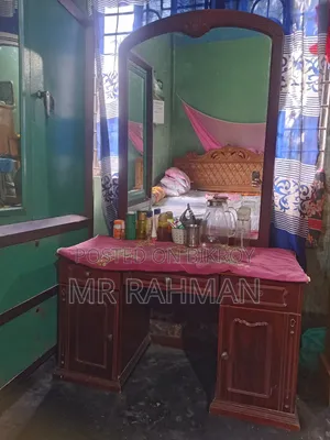 ড্রেসিং টেবিল