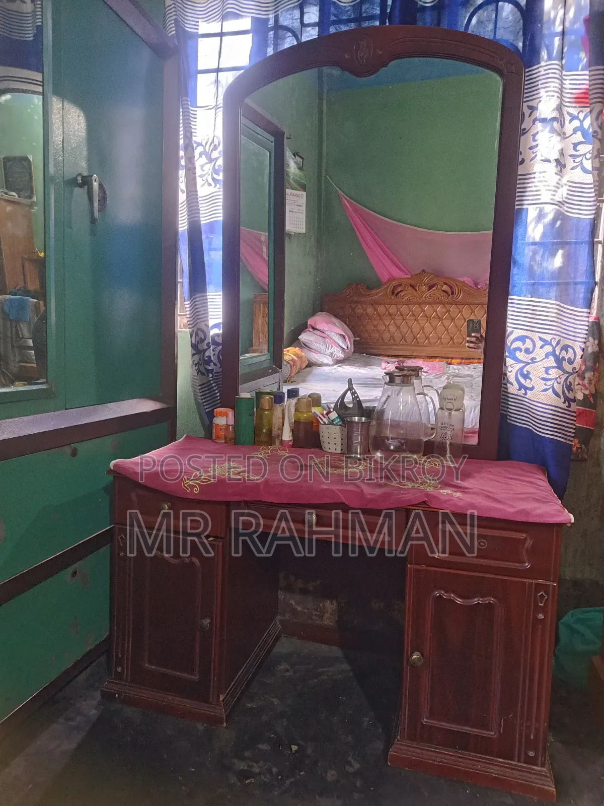 ড্রেসিং টেবিল