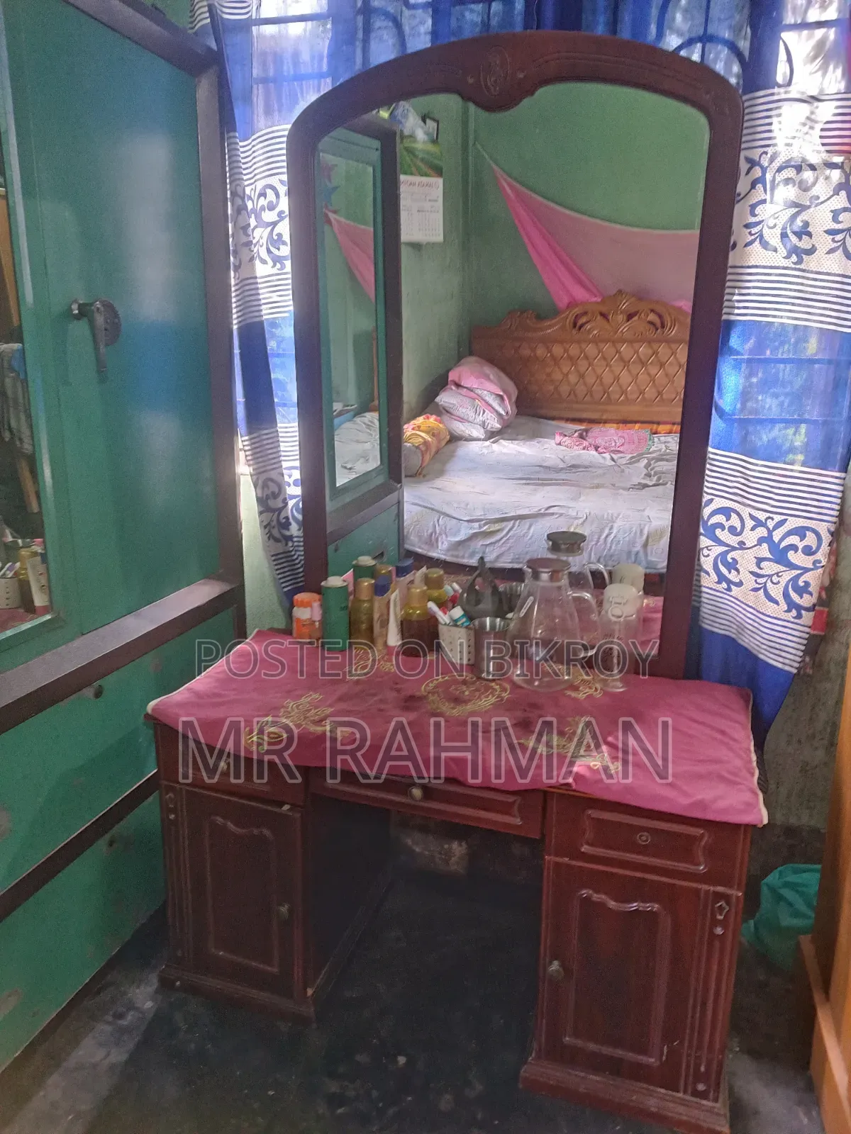 ড্রেসিং টেবিল