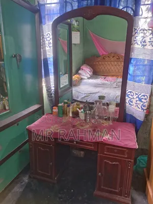 ড্রেসিং টেবিল