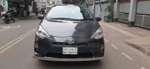 টয়োটা অ্যাকোয়া ২০১৩ গ্রে