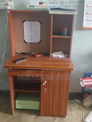 স্টাডি টেবিল