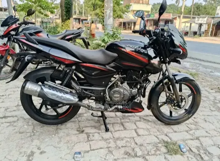 বাজাজ পালসার ১৫০ ২০২১ কালো