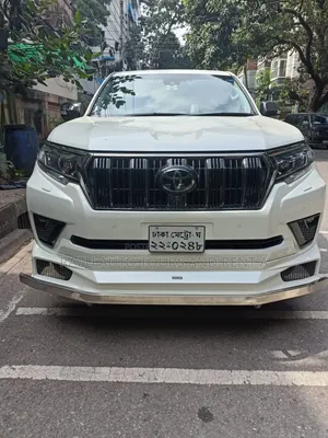 ভাড়ার জন্য প্রাডো