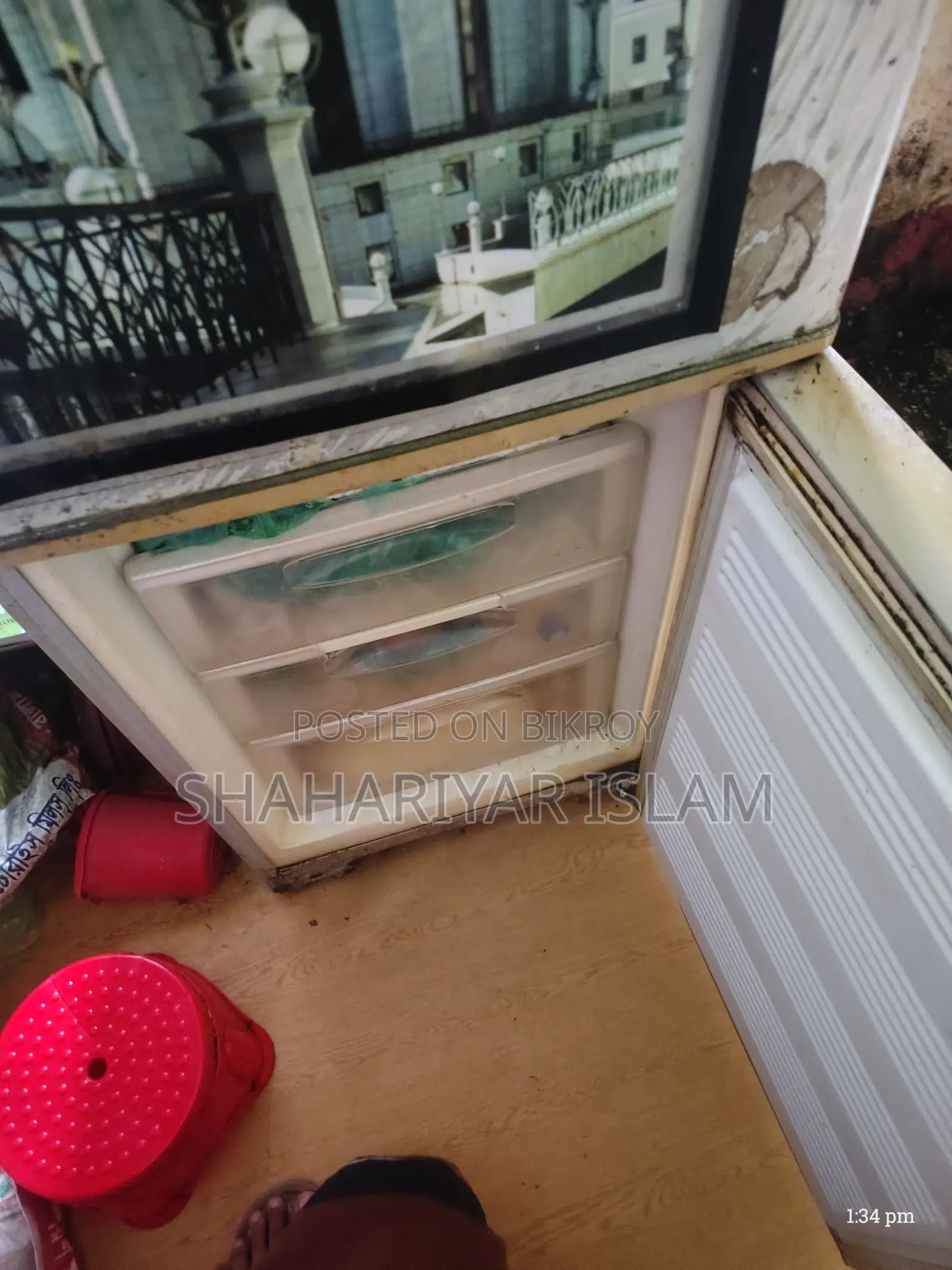 রানিং ওয়ার্কিং ফ্রিজ আছে । একদম নতুন গ্যাস ভরা। নিতে চাইলে যোগাযোগ