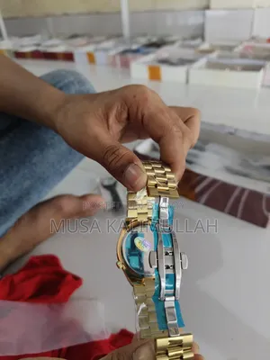 স্টাইলিশ ঘড়ি