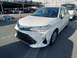 টয়োটা এক্সিও ২০২১ সাদা