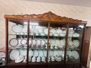 সেগুন কাঠের তৈরি শোকেস