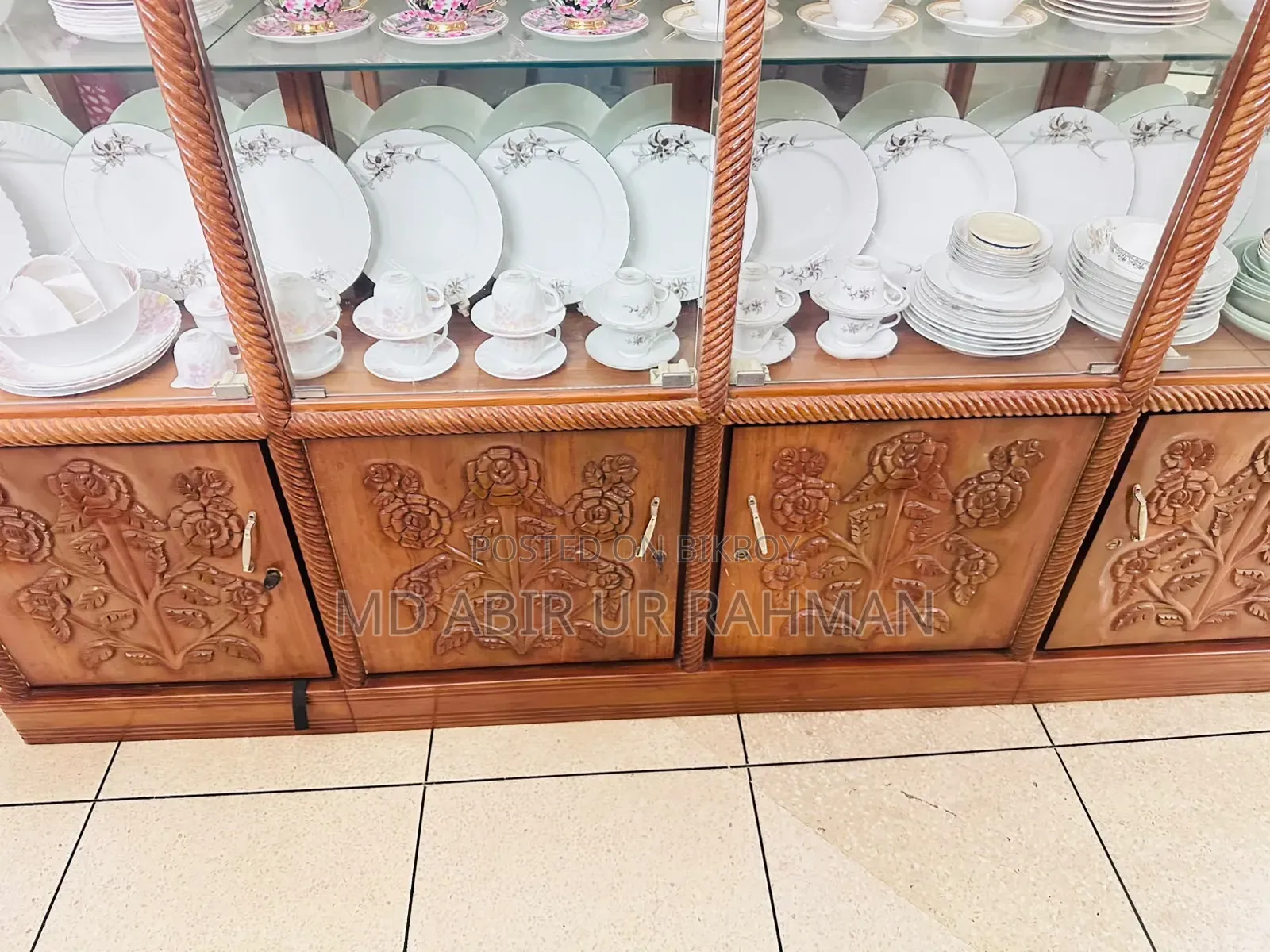 সেগুন কাঠের তৈরি শোকেস