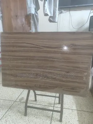 ফোল্ডিং টেবিল