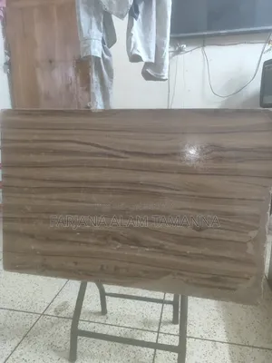 ফোল্ডিং টেবিল