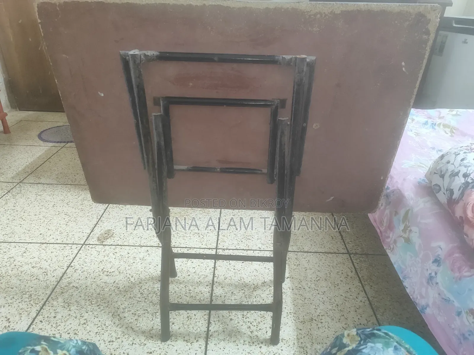 ফোল্ডিং টেবিল