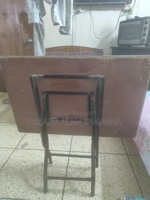 ফোল্ডিং টেবিল