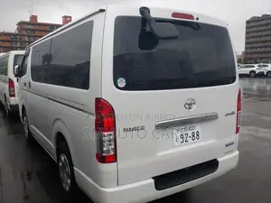 টয়োটা হাইএসি ২০২১ সাদা