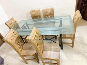 ডাইনিং টেবিল