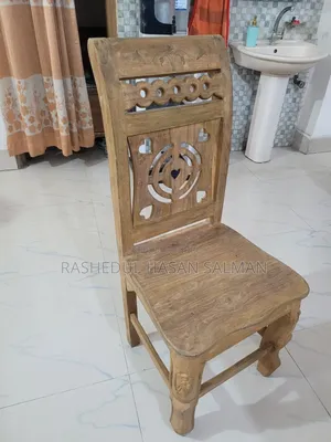 ডাইনিং টেবিল