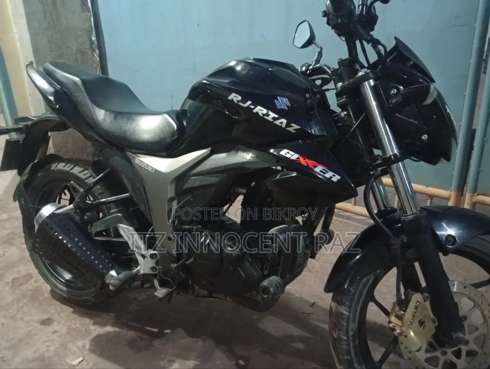 সুজুকি গিক্সার ২০২৩ কালো