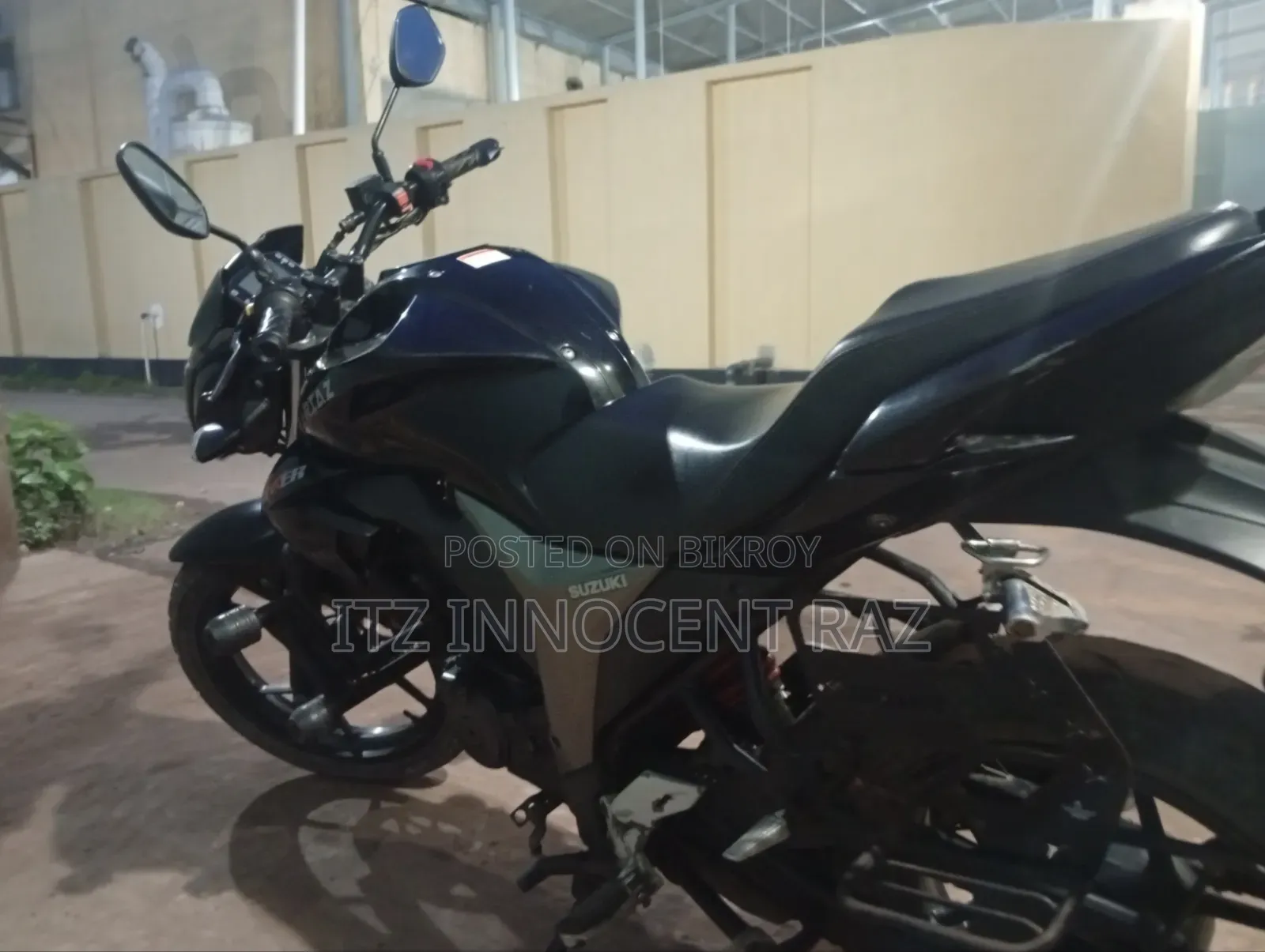 সুজুকি গিক্সার ২০২৩ কালো
