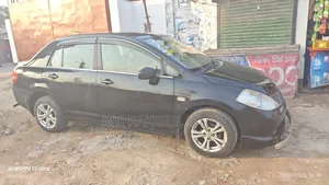 নিসান টিডা ২০০৬ কালো