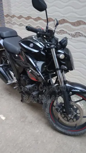 সুজুকি জিক্সার ২০২৩ ব্ল্যাক
