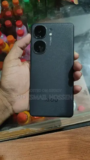 আইকিউওও ২৫৬ জিবি কালো