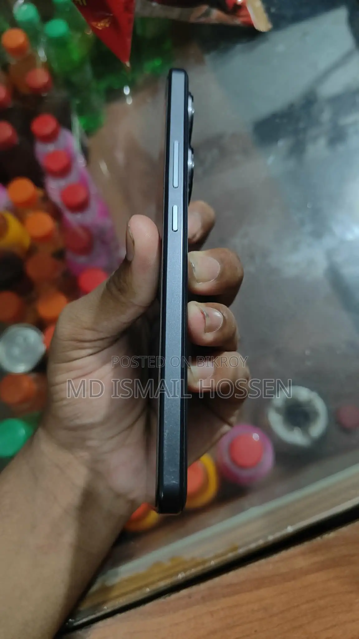 আইকিউওও ২৫৬ জিবি কালো