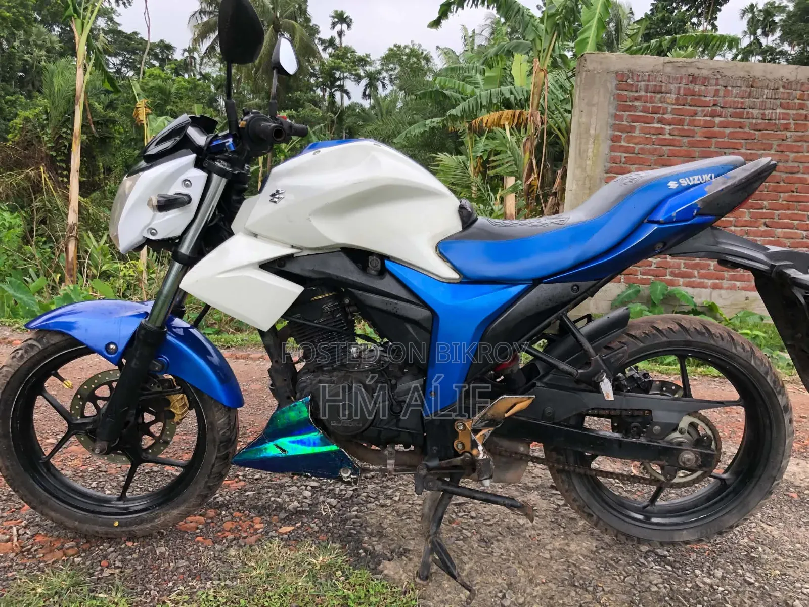 সুজুকি জিক্সার ২০১৬ সাদা