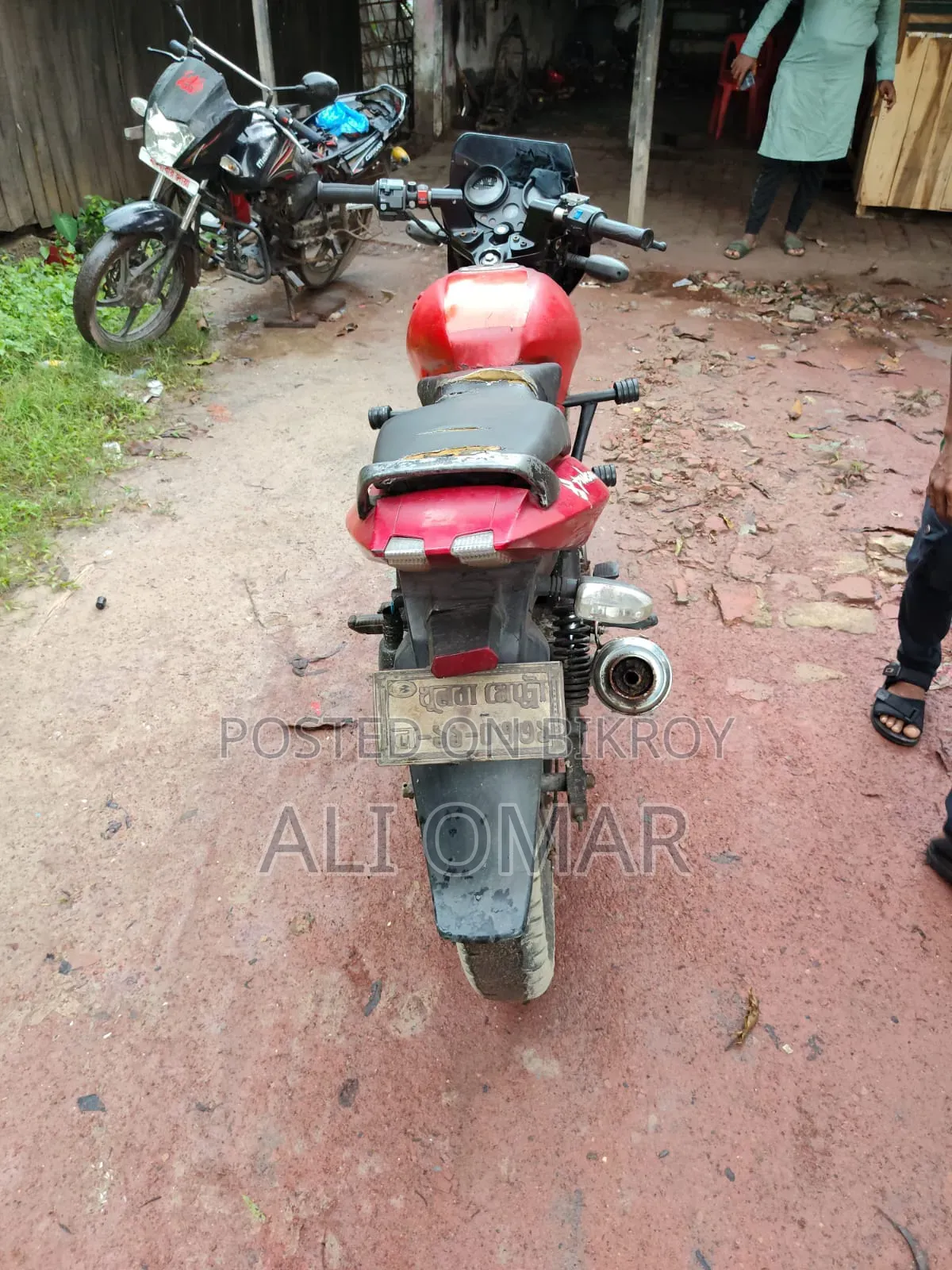 পোলারিস ২০১০ লাল