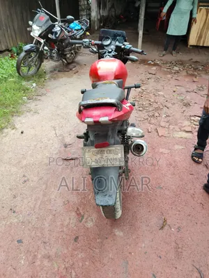 পোলারিস ২০১০ লাল