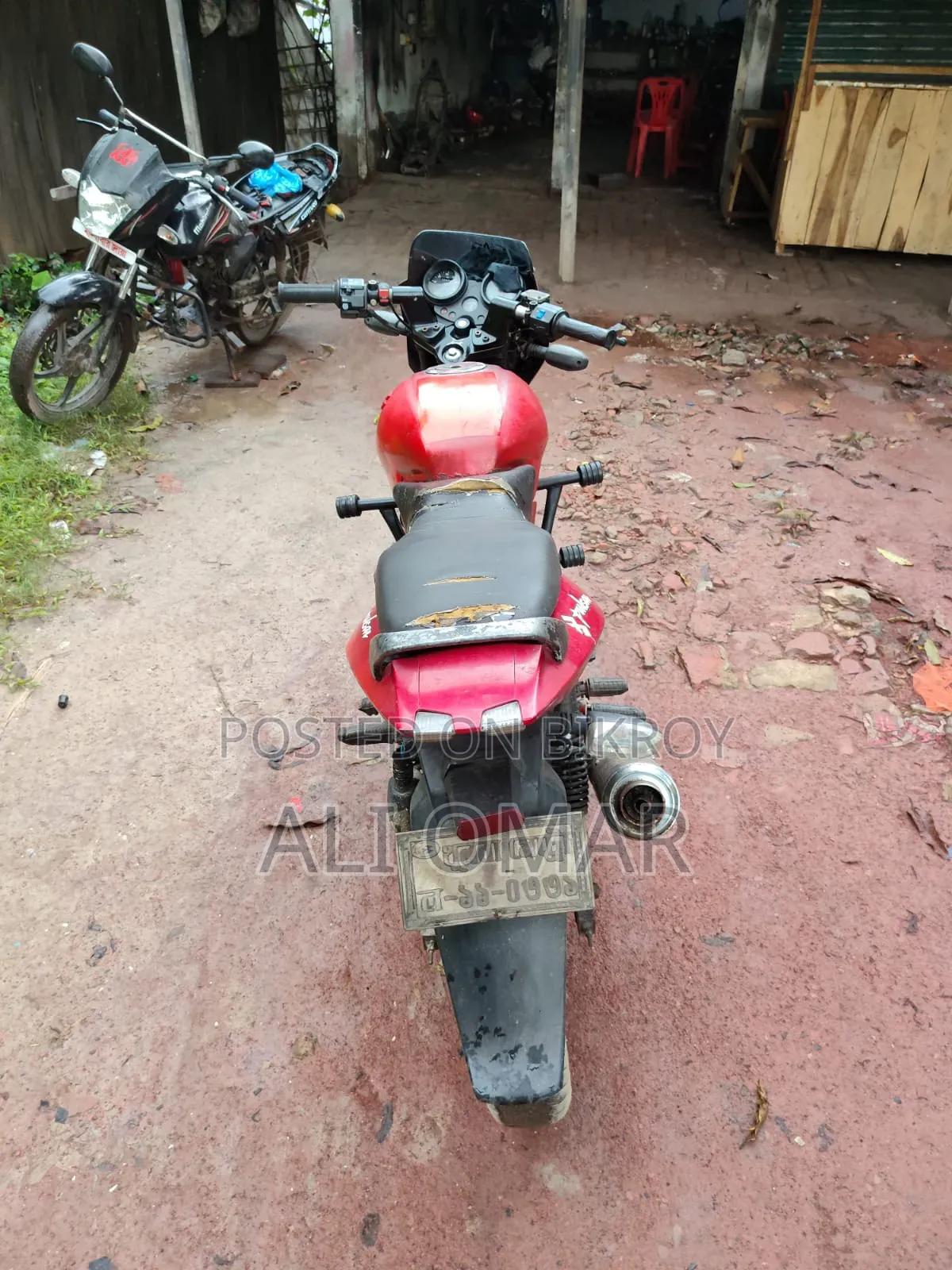 পোলারিস ২০১০ লাল