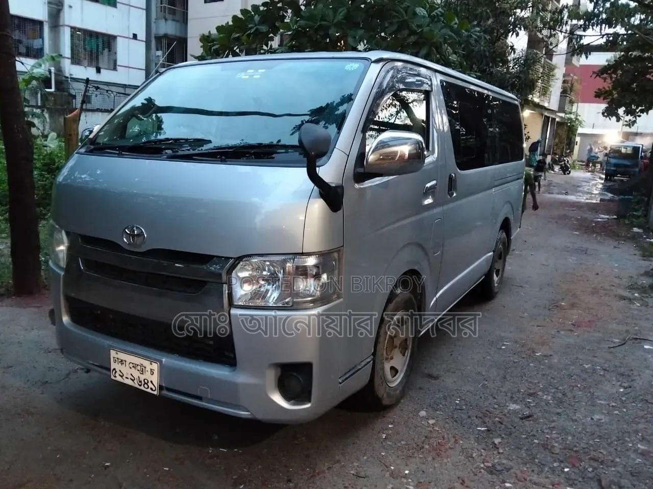 Toyota HiAce 2018 সিলভার