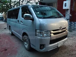 Toyota HiAce 2018 সিলভার