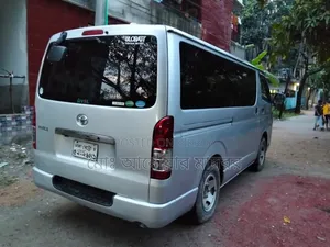 Toyota HiAce 2018 সিলভার