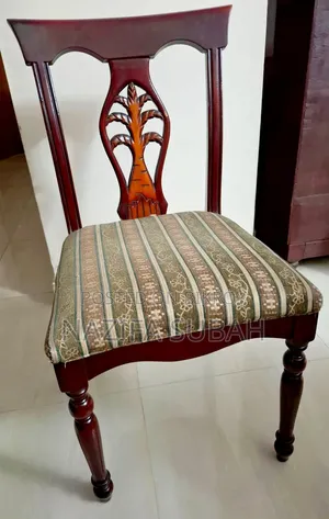 ডাইনিং চেয়ার