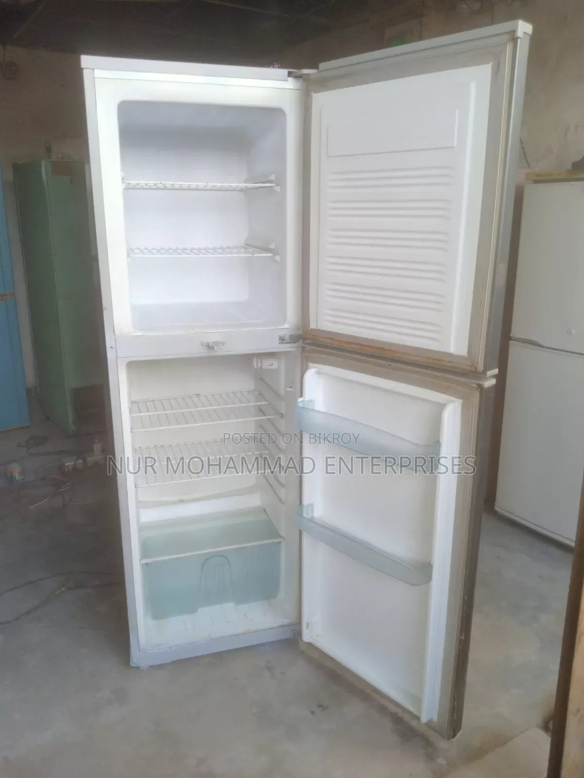 Singer 12.5 Cubic Feet
