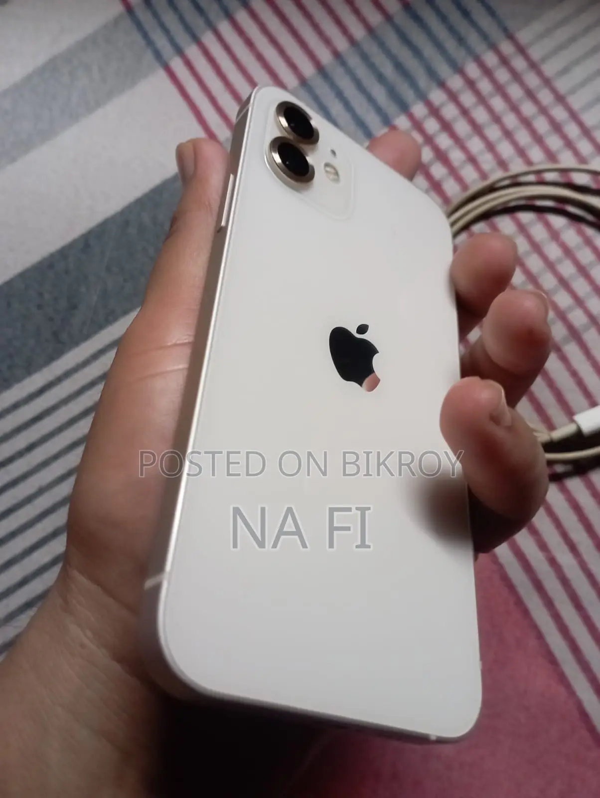অ্যাপল আইফোন ১২ ৬৪ জিবি হোয়াইট