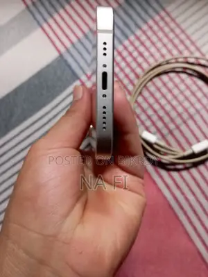 অ্যাপল আইফোন ১২ ৬৪ জিবি হোয়াইট