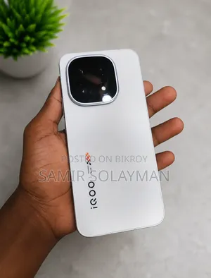 আইকিউওও ১৫ ২৫৬ জিবি হোয়াইট