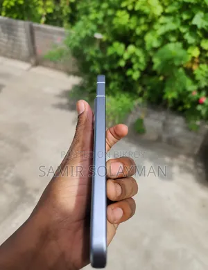 আইকিউওও ১৫ ২৫৬ জিবি হোয়াইট