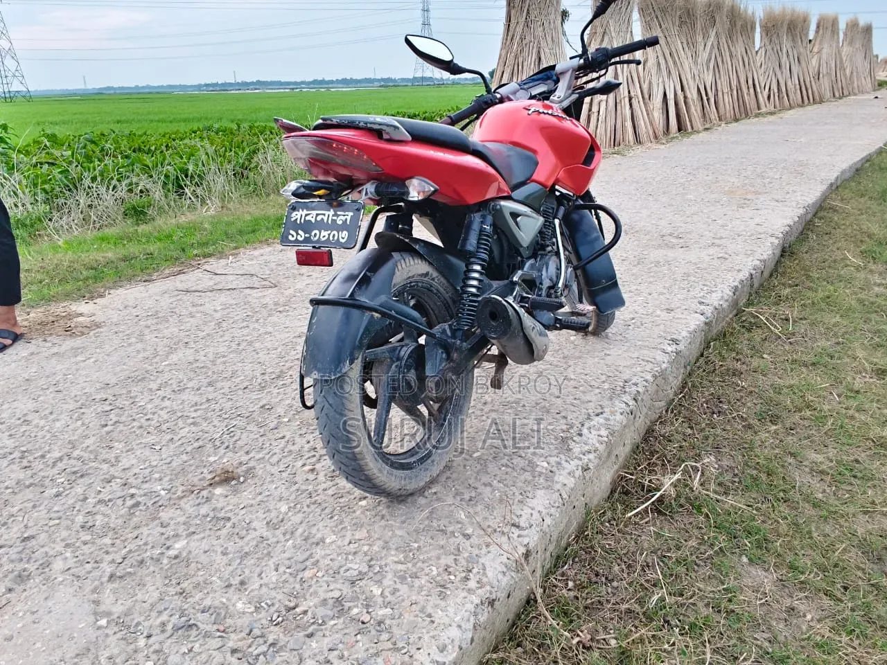 বাজাজ পালসার ১৩৫ এলএস ২০১১ রেড