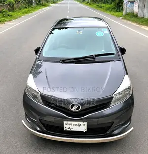 টয়োটা ভিটজ ২০১২ গ্রে
