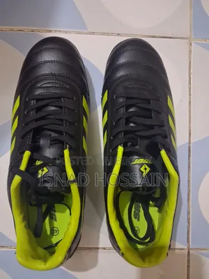 Men's Black Athletic / Football Shoes (Size 41-42) Neon Yellow Black